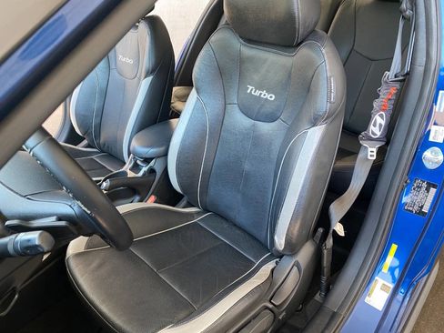 Used 2015 Hyundai Veloster Turbo FWD image 28