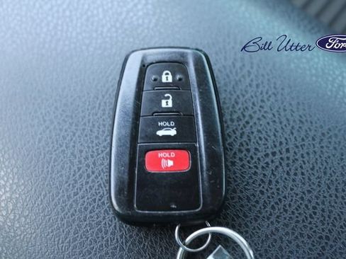 Used 2019 Toyota Camry SE w/ Convenience Package FWD image 25