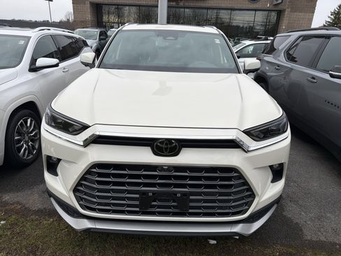 Used 2024 Toyota Grand Highlander AWD Hybrid image 3