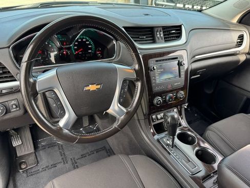 Used 2017 Chevrolet Traverse LT w/ Style and Technology Package FWD image 7