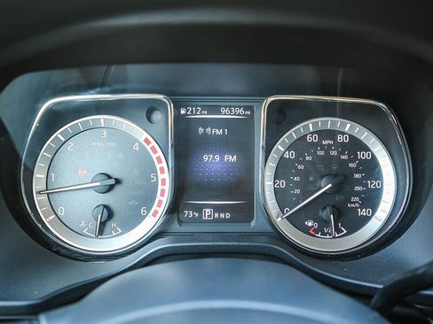 Used 2017 Nissan Titan SV image 32