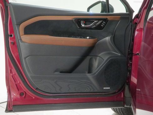 Used 2025 Subaru Forester Touring image 20