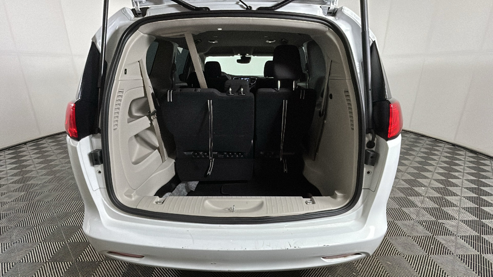 Used 2024 Chrysler Voyager LX FWD image 32