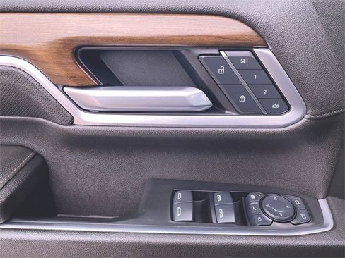 Used 2025 Chevrolet Silverado 2500 High Country w/ Technology Package image 23