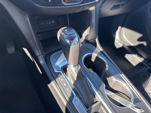 Used 2020 Chevrolet Equinox LT image 32