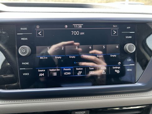 Used 2024 Volkswagen Taos SE image 12