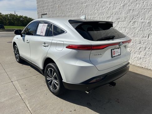 Certified 2021 Toyota Venza LE image 5