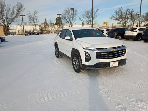 Used 2025 Chevrolet Equinox LT image 6
