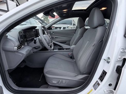 Used 2022 Hyundai Elantra SEL w/ Convenience + Premium Package FWD image 11