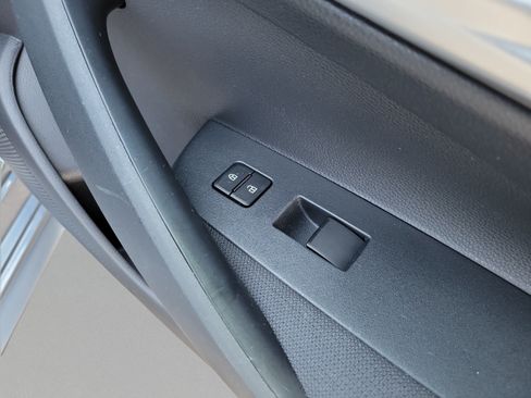 Used 2020 Toyota Corolla LE FWD image 20