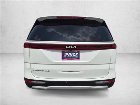 Used 2022 Kia Carnival LX FWD image 7
