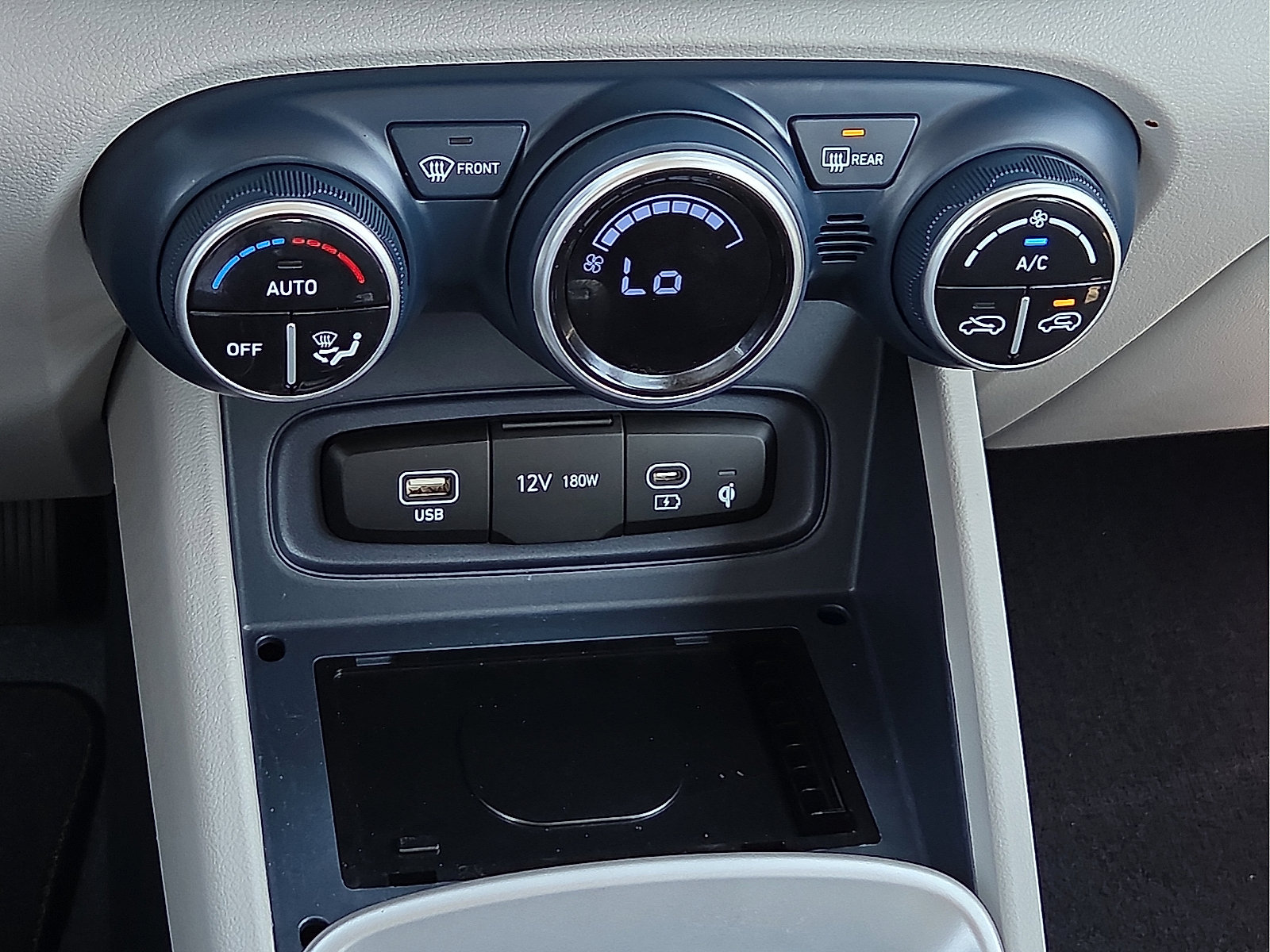 Used 2025 Hyundai Venue Limited FWD image 17