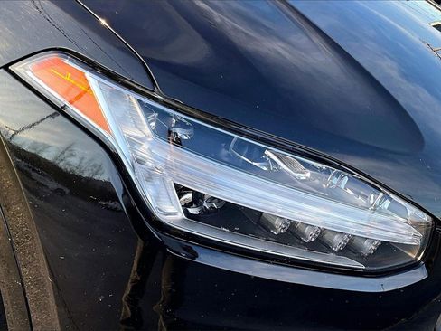 Used 2020 Volvo XC90 T5 Momentum w/ Protection Package image 29