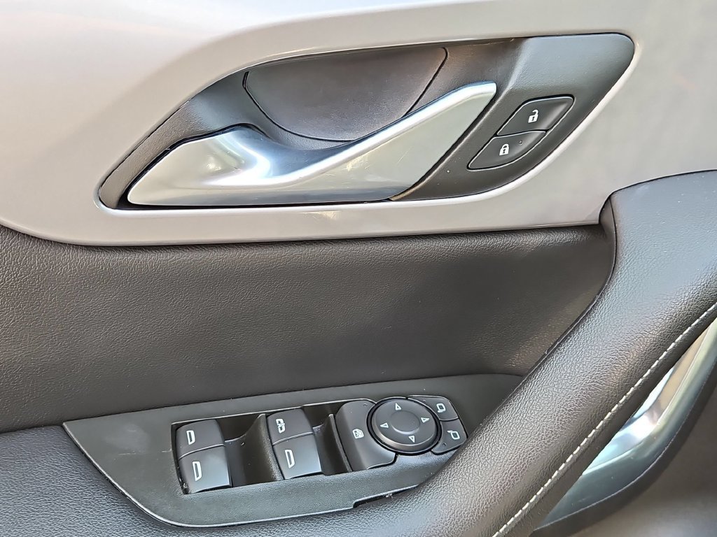 Used 2025 Chevrolet Blazer LT FWD image 13