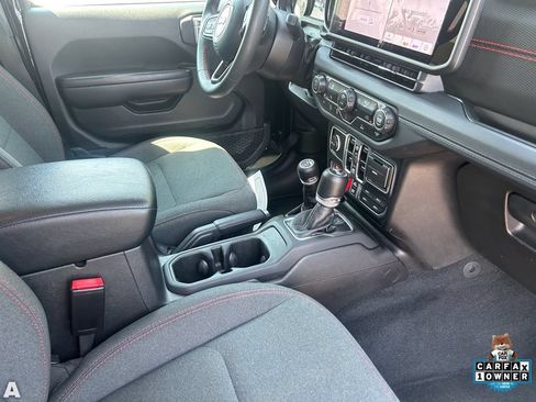 Used 2024 Jeep Wrangler Unlimited Rubicon AWD/4WD image 13
