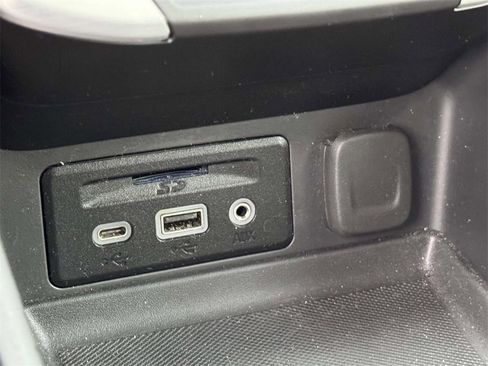 Used 2024 GMC Terrain SLT image 21