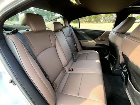 Used 2023 Lexus ES 300h w/ Premium Package image 20