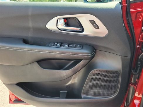 New 2026 Chrysler Pacifica Limited image 22