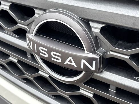 Used 2022 Nissan Frontier SV w/ Technology Package image 12