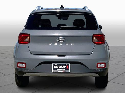 Used 2022 Hyundai Venue SEL image 5