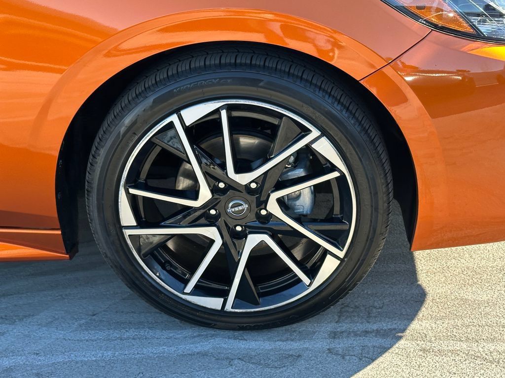 Used 2024 Nissan Sentra SR w/ SR Premium Package FWD image 11