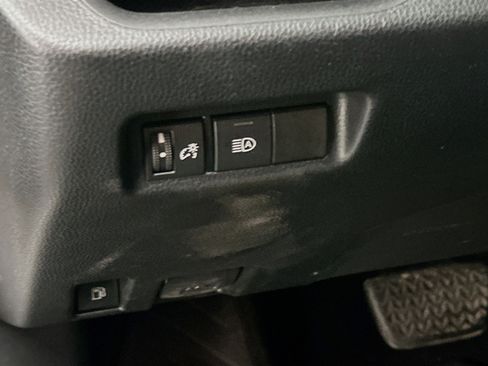 Used 2019 Toyota RAV4 LE image 17