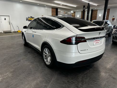 Used 2017 Tesla Model X 75D image 7