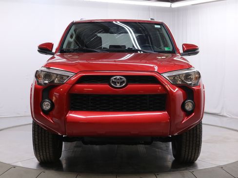 Used 2016 Toyota 4Runner SR5 image 3