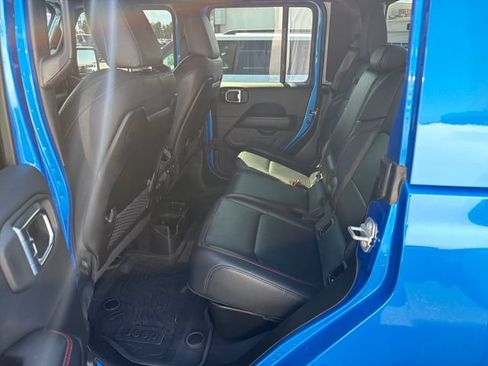 Used 2025 Jeep Gladiator Rubicon w/ Convenience Group AWD/4WD image 26