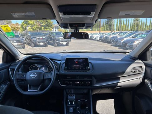 Used 2025 Nissan Rogue SV FWD image 35