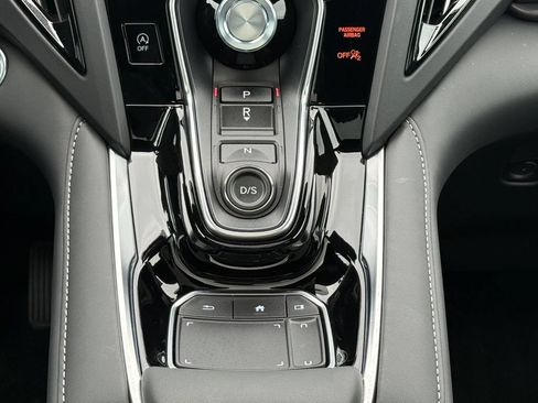 Used 2025 Acura RDX SH-AWD image 13