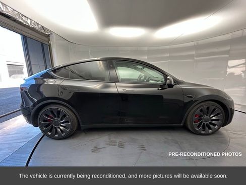 Used 2024 Tesla Model Y Performance image 7
