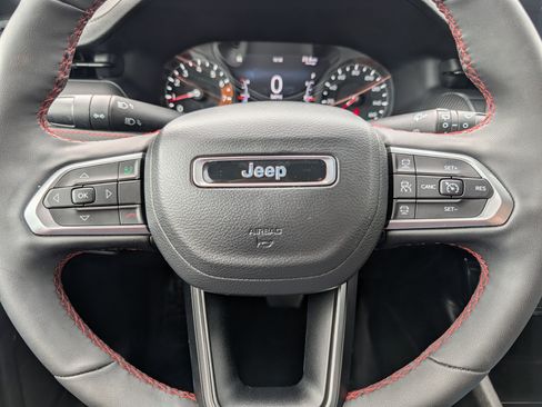 Used 2023 Jeep Compass Trailhawk w/ Trailhawk Convenience Group AWD/4WD image 25