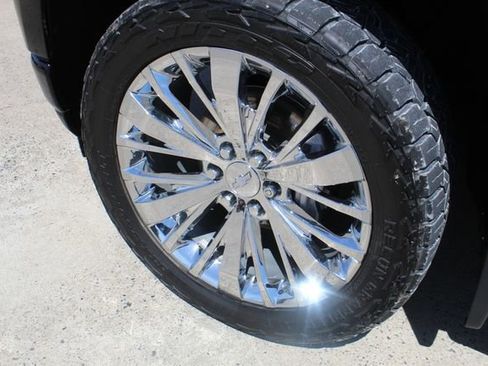 Used 2022 Chevrolet Silverado 1500 High Country w/ Safety Package II image 3