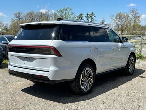 New 2026 Lincoln Navigator Reserve AWD/4WD image 34