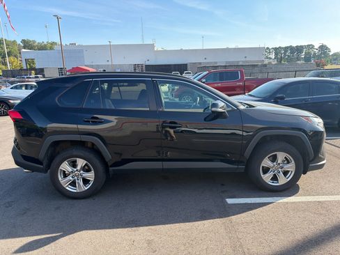 Used 2025 Toyota RAV4 XLE FWD image 4
