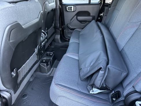 New 2026 Jeep Gladiator Rubicon w/ Technology Group AWD/4WD image 19