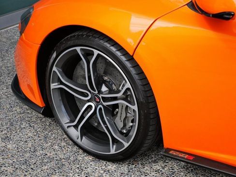 Used 2015 McLaren 650S Spider image 16