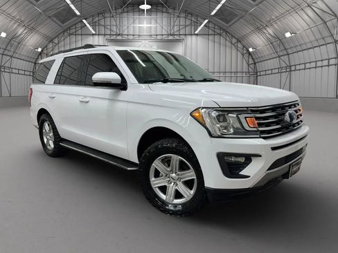 Used 2019 Ford Expedition XLT w/ Equipment Group 202A AWD/4WD image 7