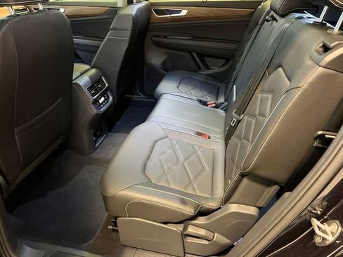 Certified 2025 Volkswagen Atlas SE FWD image 17