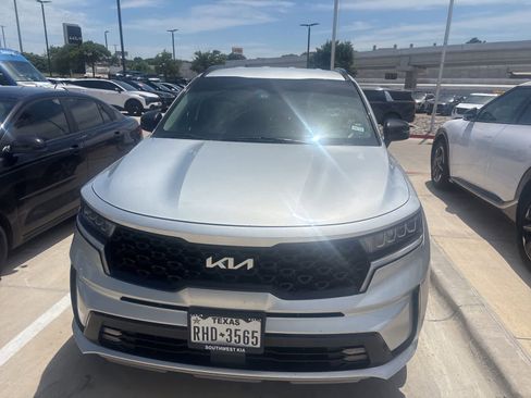 Used 2022 Kia Sorento EX FWD image 2