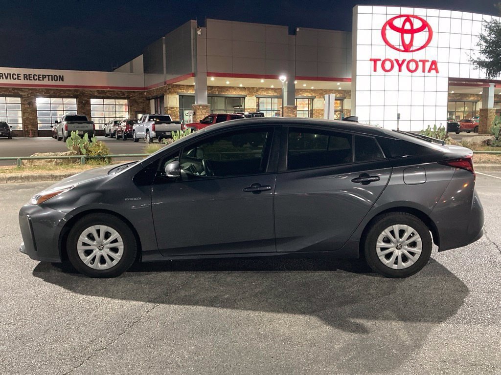 Used 2020 Toyota Prius LE FWD image 8