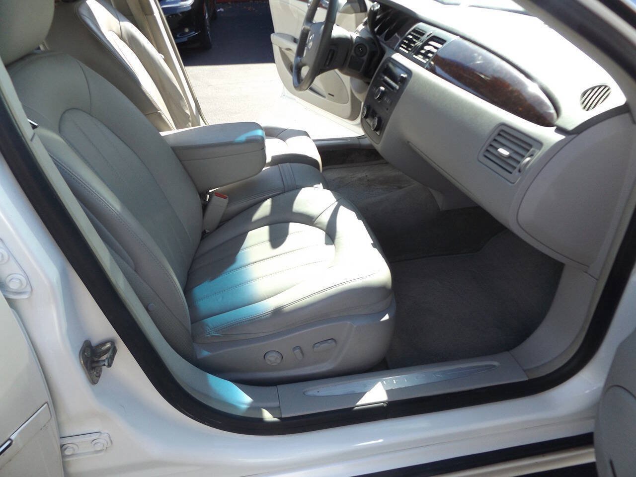 Used 2011 Buick Lucerne CXL FWD image 21