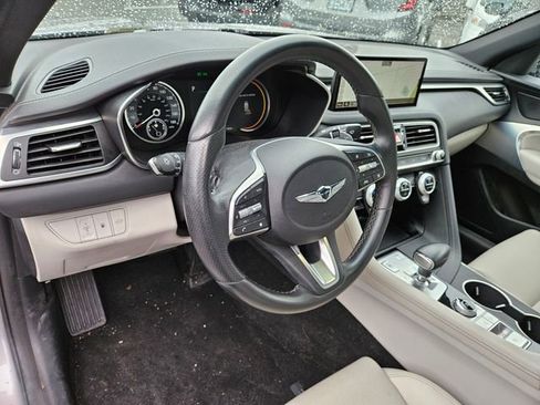 Used 2023 Genesis G70 2.0T image 9