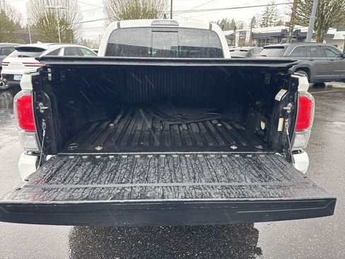 Used 2020 Toyota Tacoma TRD Sport AWD/4WD image 12