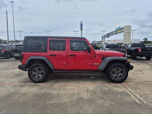 Used 2018 Jeep Wrangler Unlimited Sport S AWD/4WD image 12