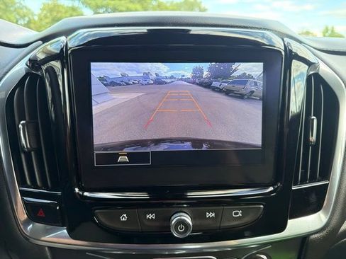 Used 2023 Chevrolet Traverse LT FWD image 31