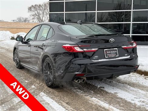 Used 2025 Toyota Camry SE image 5