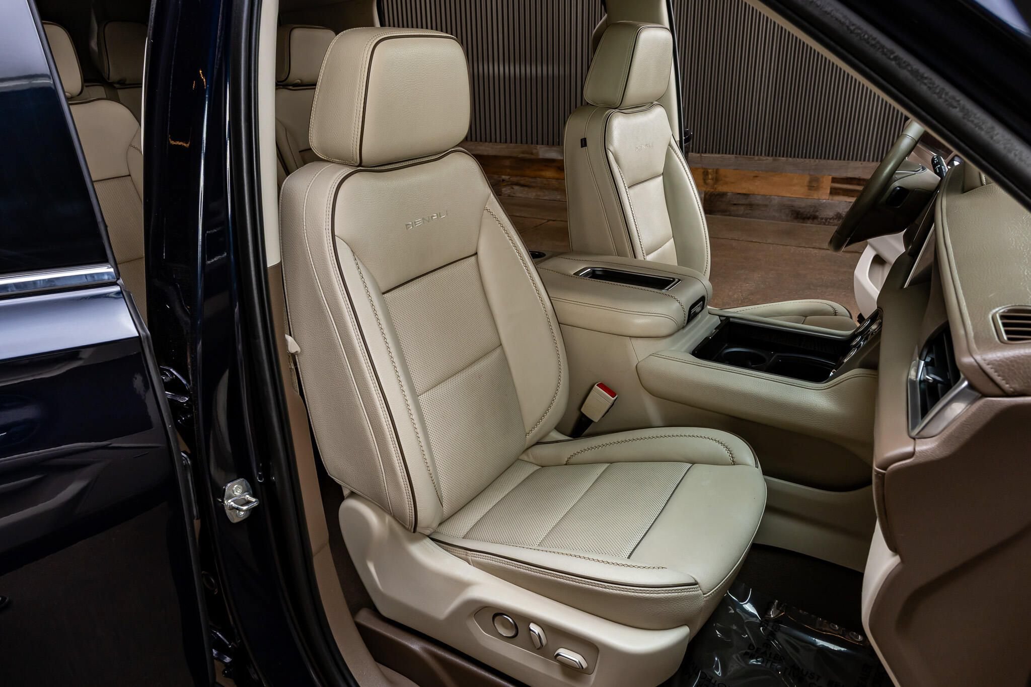 Used 2021 GMC Yukon XL Denali RWD image 27