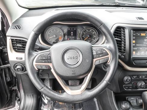 Used 2015 Jeep Cherokee Latitude w/ Comfort/Convenience Group image 18